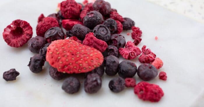 Vyberte si zo širokej ponuky lyofilizovaného ovocia, ktoré je čisto prírodné, bez konzervačných látok a pridaného cukru.