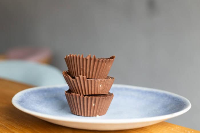 Domáce Reese’s: Recept na čokoládové košíčky plnené arašidovým maslom