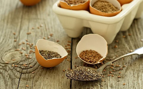 Čím nahradiť vajcia pri pečení, varení, obaľovaní a na potretie.