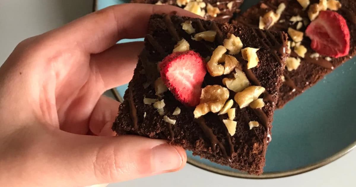 Recept: Zdravé brownies s orechmi a sušeným ovocím.