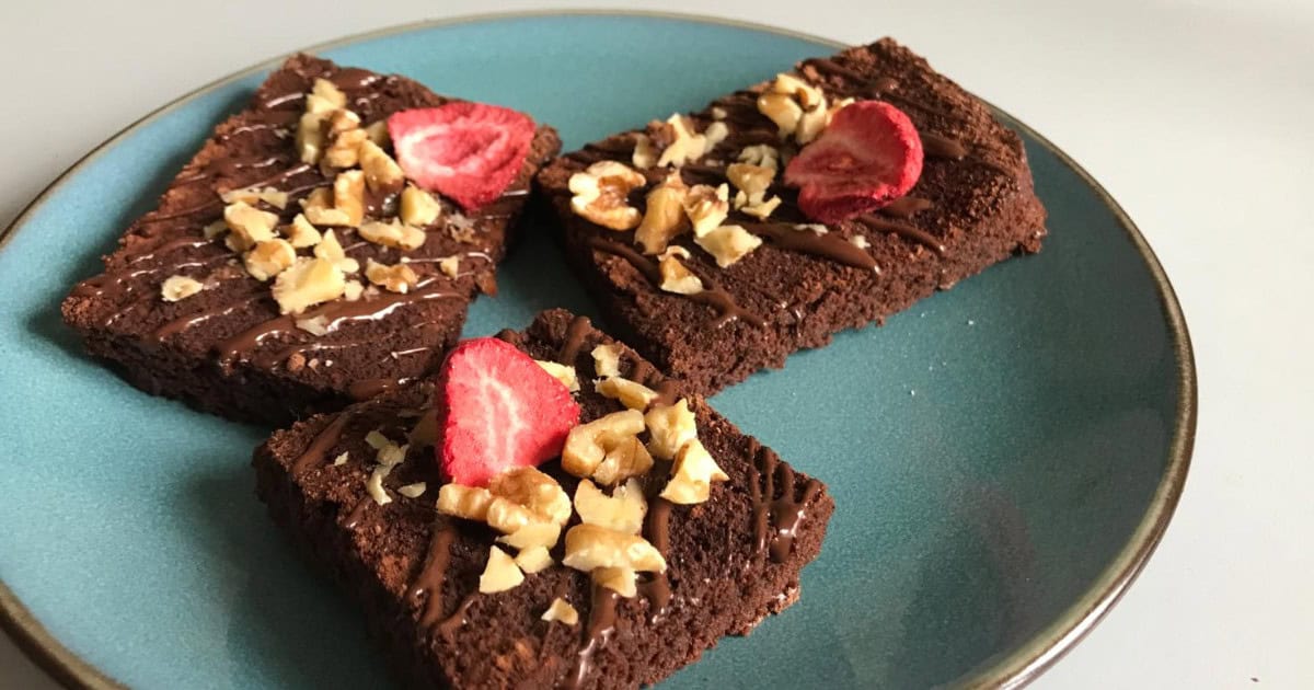 Zdravé brownies s orechmi.