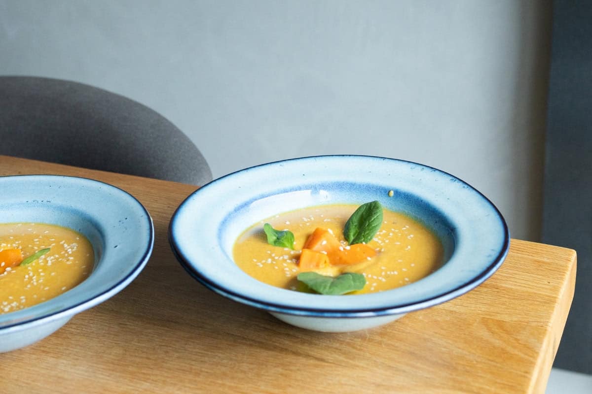 Batátová polievka so zázvorom a mrkvou