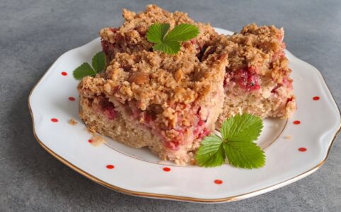 Ríbezľový koláč s posýpkou.