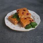 Hrnčekový koláč s jablkami.